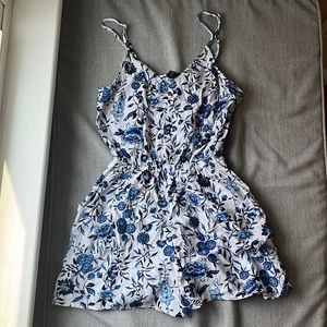HP • H&M Divided White and Blue Floral Print Flowy Romper with Pockets, Size 2
